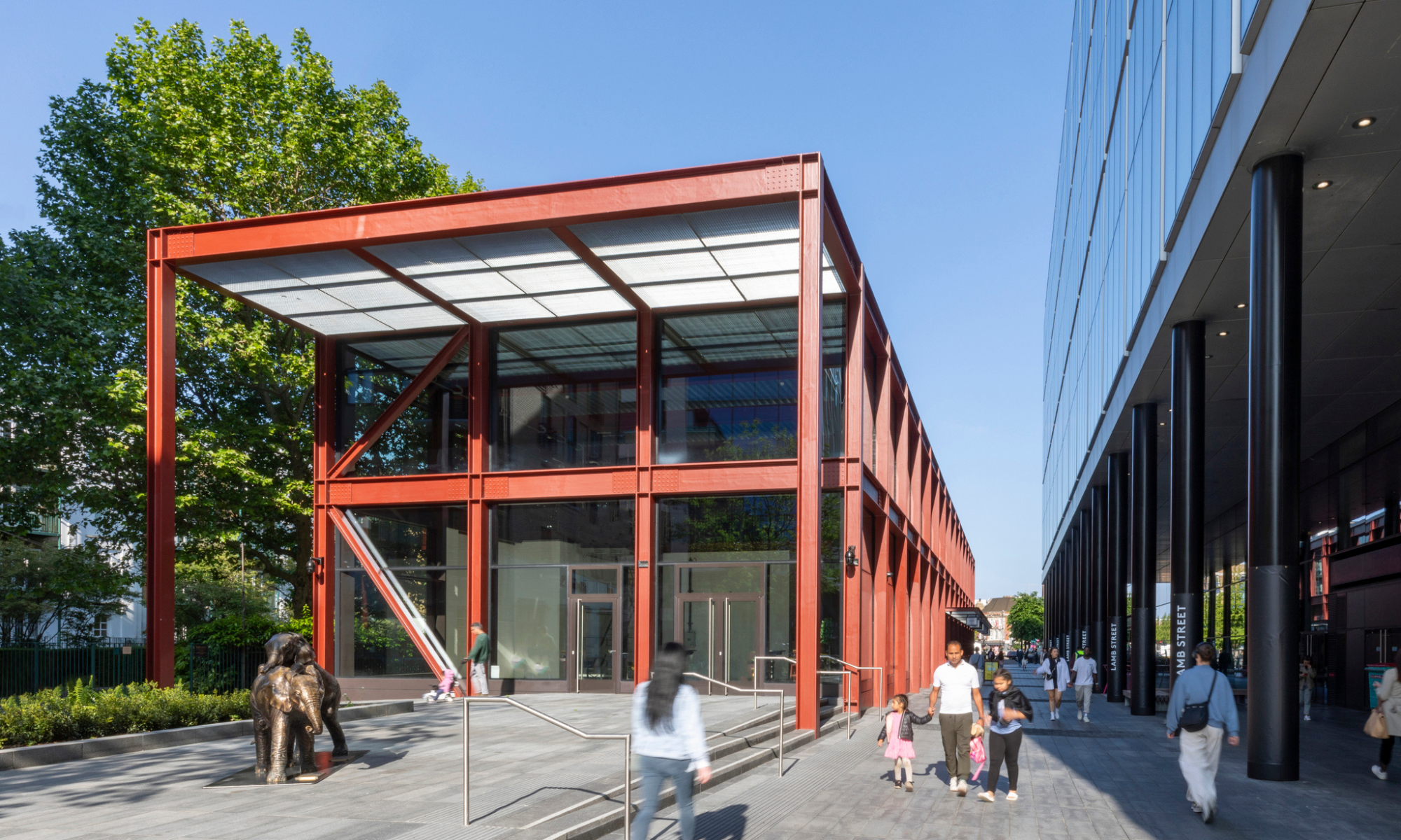 Photo showing the new Bishops Square leisure building